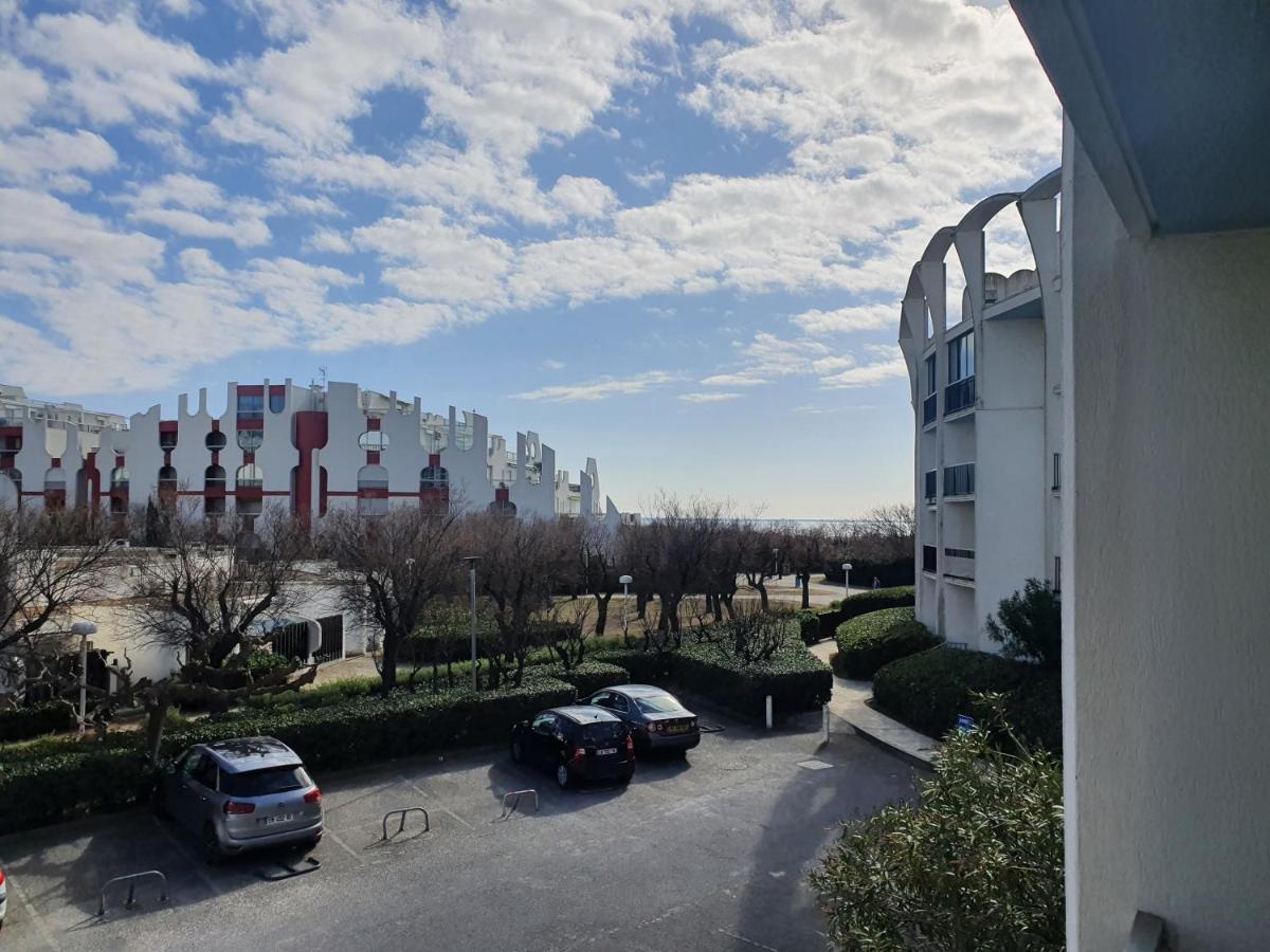 Studio La Grande Motte, Parking Luaran gambar